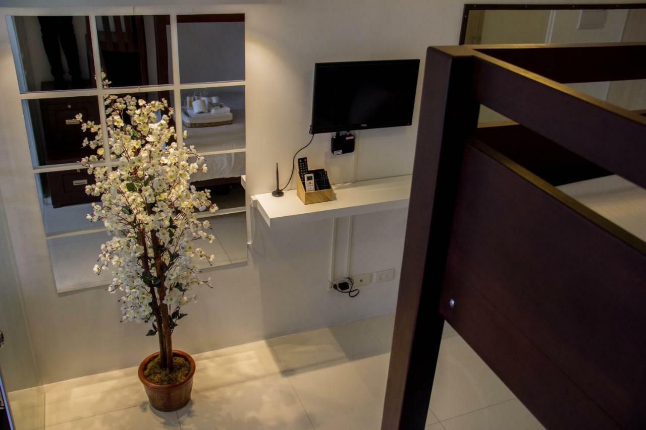 Smdc Wind Residences Tagaytay With Balcony 19Th Floor Tagaytay City Buitenkant foto